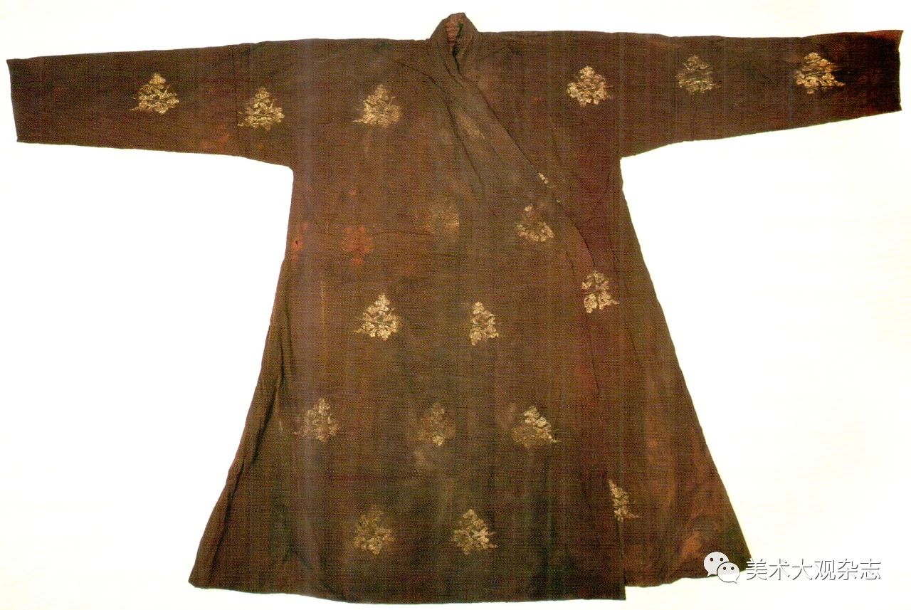 2ˉ 紫地云鹤金锦绵袍(出自《金代服饰——金齐国王墓出土服饰研究